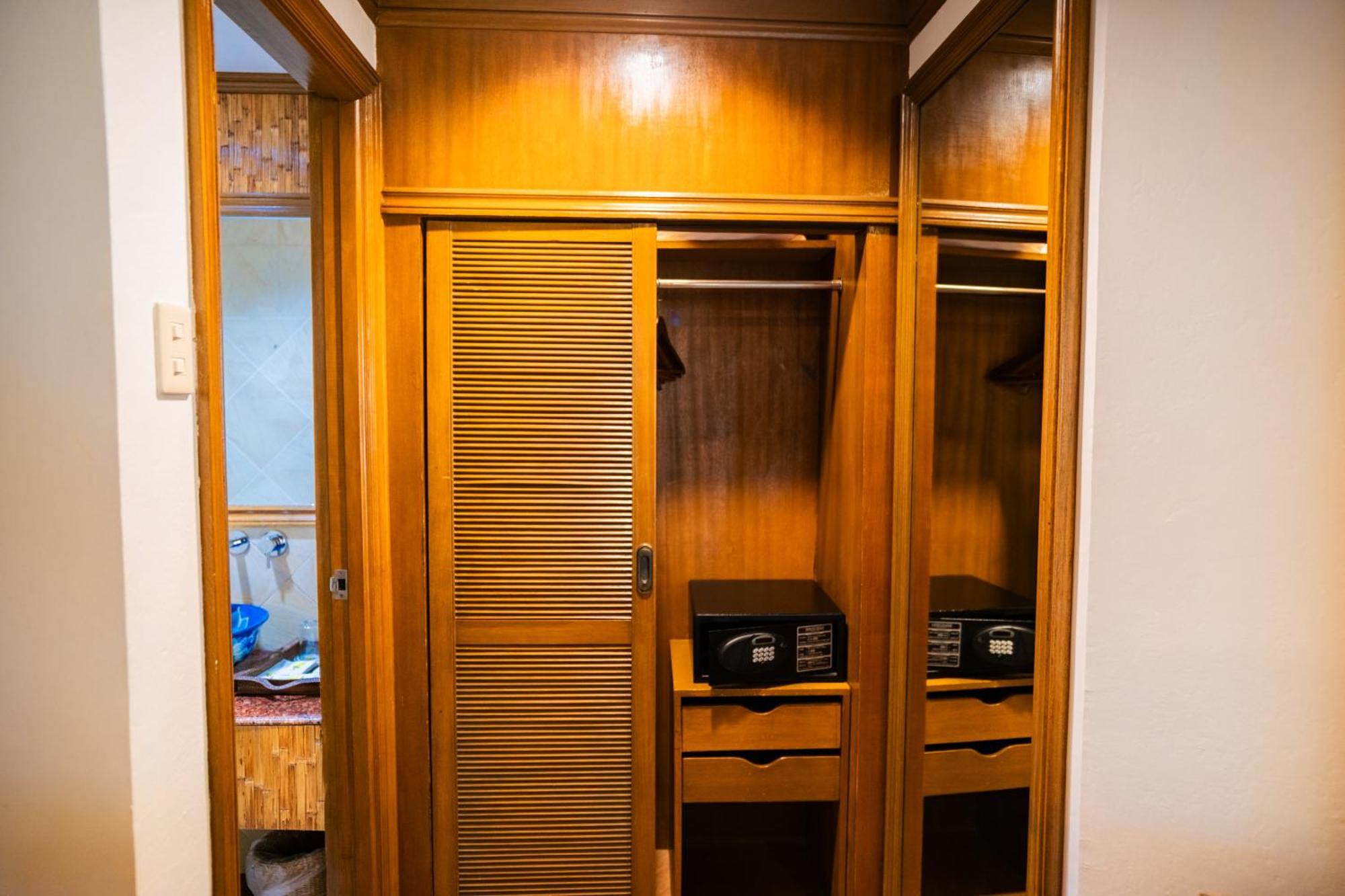 Boracay Tropics Resort Hotel Manoc-Manoc Экстерьер фото